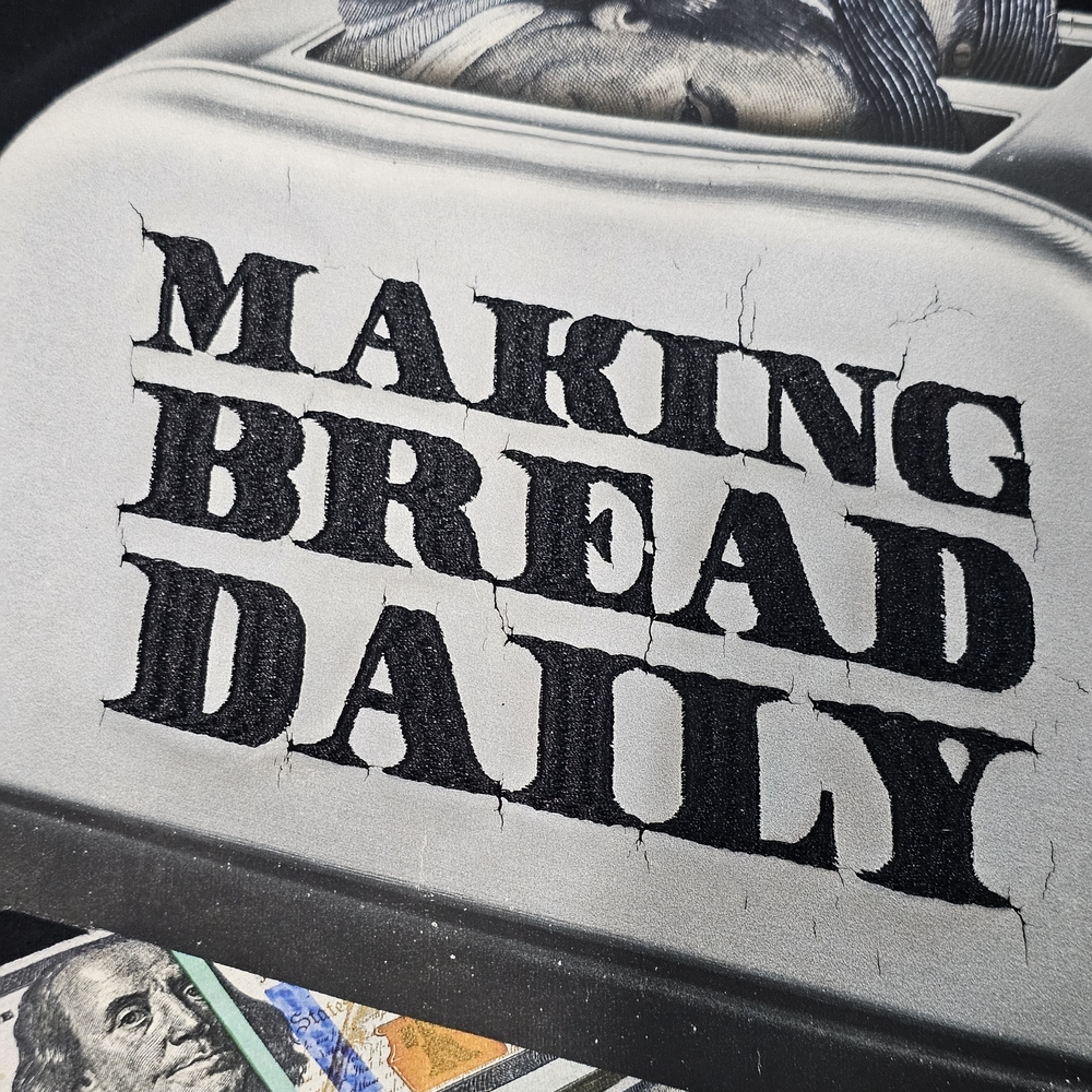 Streetz Iz Watchin Men's L Hoodie Sweatshirt Black MAKING BREAD DAILY Pockets - Picture 6 of 10